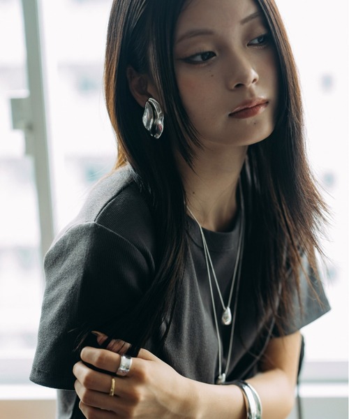 Nothing And Others(ナッシングアンドアザーズ)の「「Nothing And Others/ナッシングアンドアザーズ」Smooth Light Earrings(イヤリング・レディース・シルバー・FREE)」の6枚目の写真