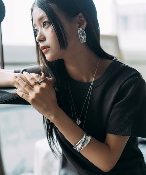 Nothing And Others(ナッシングアンドアザーズ)の「「Nothing And Others/ナッシングアンドアザーズ」Smooth Light Earrings(イヤリング・レディース・シルバー・FREE)」の3枚目の写真