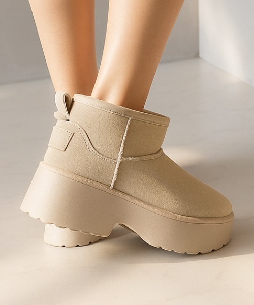 VIVIAN(ヴィヴィアン)の「もふぽか厚底7cmチャンキーヒールムートンブーツ(ブーツ・レディース・ベージュ/キャメル/ブラック・M/S/LL/L)」の3枚目の写真