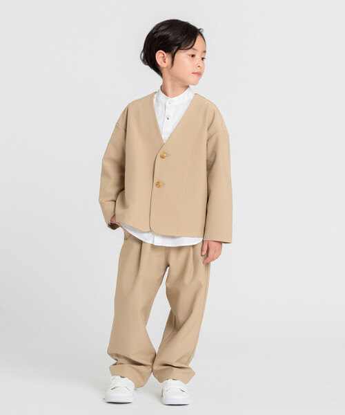 COMME CA ISM(コムサイズム)の「【WEB限定】ノーカラーセットアップスーツ(スーツセット・キッズ・ベージュ/ブラック・110cm/120cm/130cm/140cm/150cm/160cm)」の2枚目の写真