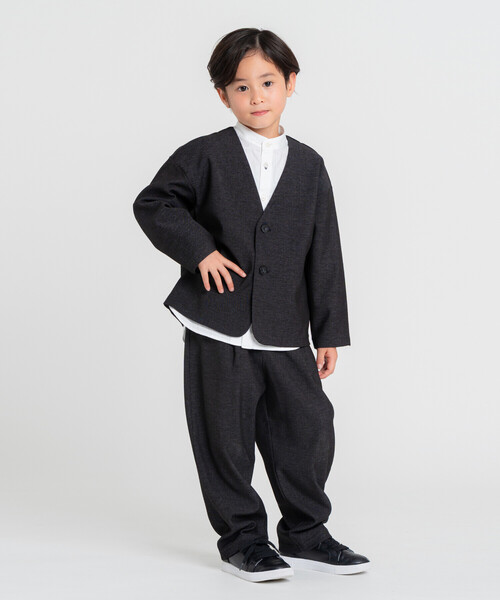 COMME CA ISM(コムサイズム)の「【WEB限定】ノーカラーセットアップスーツ(スーツセット・キッズ・ベージュ/ブラック・110cm/120cm/130cm/140cm/150cm/160cm)」の3枚目の写真
