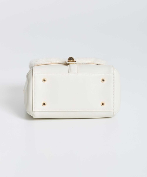 NOELA（ノエラ）の「ワンハンドル２ＷＡＹファーフラップバッグ（ハンドバッグ・レディース・オフホワイト/モカ・フリー）」の5枚目の写真