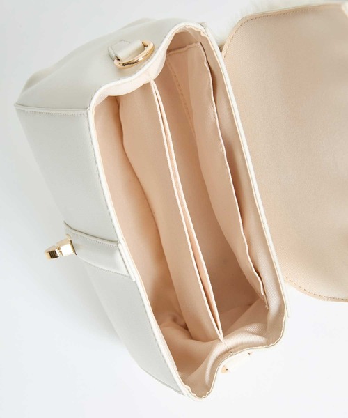 NOELA（ノエラ）の「ワンハンドル２ＷＡＹファーフラップバッグ（ハンドバッグ・レディース・オフホワイト/モカ・フリー）」の6枚目の写真