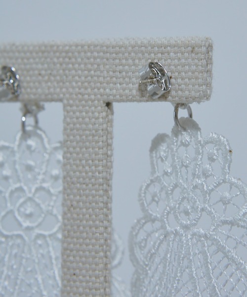 manana suerte(マニャーナスエルテ)の「レース×ビジューピアス(ピアス(両耳用)・レディース・ブラック/ホワイト・FREE)」の7枚目の写真