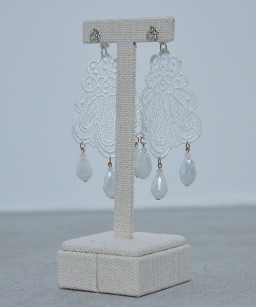 manana suerte(マニャーナスエルテ)の「レース×ビジューピアス(ピアス(両耳用)・レディース・ブラック/ホワイト・FREE)」の6枚目の写真