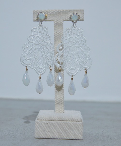 manana suerte(マニャーナスエルテ)の「レース×ビジューピアス(ピアス(両耳用)・レディース・ブラック/ホワイト・FREE)」の4枚目の写真