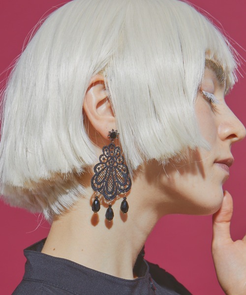 manana suerte(マニャーナスエルテ)の「レース×ビジューピアス(ピアス(両耳用)・レディース・ブラック/ホワイト・FREE)」の9枚目の写真