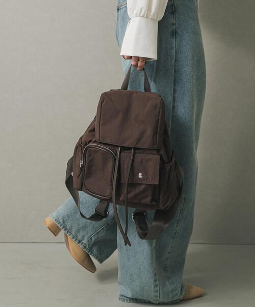 SENSE OF PLACE by URBAN RESEARCH(センスオブプレイスバイアーバンリサーチ)の「撥水マルチポケットナイロンリュック(バックパック/リュック・レディース・ブラウン/ブラック・ONE)」の2枚目の写真