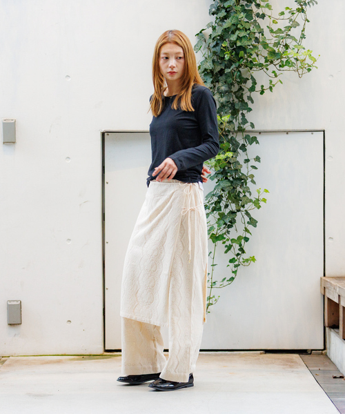 Rouge vif la cle（ルージュヴィフラクレ）の「【Le Melange/ル・メランジュ】ラップスカート付きレースパンツ【セット】/#8543503/パンツ/ラップスカート/レース【WEB限定】（その他パンツ・レディース・オフホワイト/ブラック・フリー）」の4枚目の写真