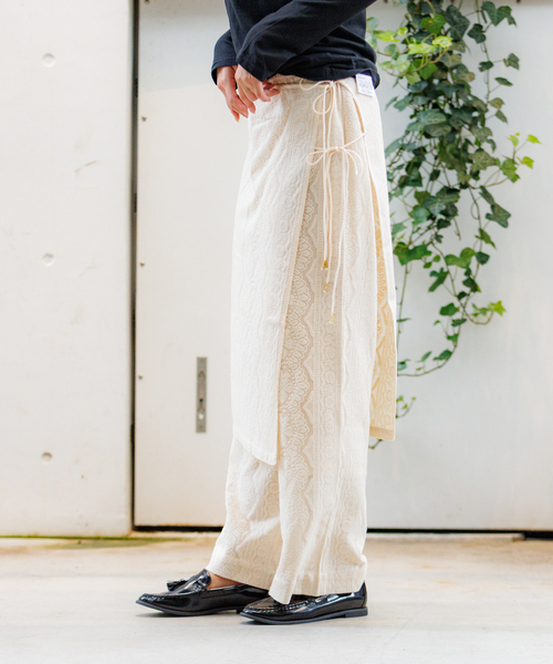 Rouge vif la cle（ルージュヴィフラクレ）の「【Le Melange/ル・メランジュ】ラップスカート付きレースパンツ【セット】/#8543503/パンツ/ラップスカート/レース【WEB限定】（その他パンツ・レディース・オフホワイト/ブラック・フリー）」の5枚目の写真
