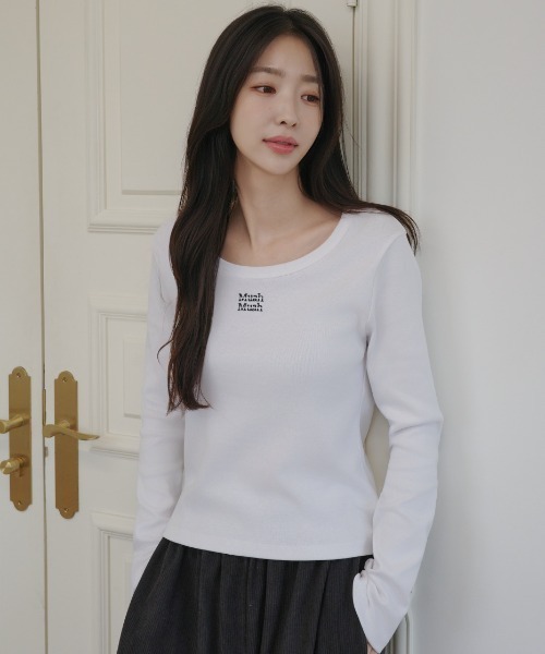 muahmuah(ムーアムーア)の「A'GEM/9 × .kom 『muah muah/ムーアムーア』 STITCH LOGO ROUND LONG SLEEVE/ラウンドネック ステッチ長袖Tシャツ(Tシャツ/カットソー・レディース・ネイビー/ホワイト/チャコールグレー/ブラック・FREE)」の12枚目の写真