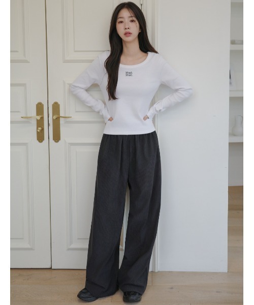 muahmuah(ムーアムーア)の「A'GEM/9 × .kom 『muah muah/ムーアムーア』 STITCH LOGO ROUND LONG SLEEVE/ラウンドネック ステッチ長袖Tシャツ(Tシャツ/カットソー・レディース・ネイビー/ホワイト/チャコールグレー/ブラック・FREE)」の15枚目の写真