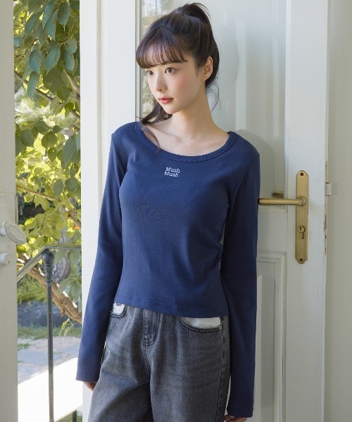 muahmuah(ムーアムーア)の「A'GEM/9 × .kom 『muah muah/ムーアムーア』 STITCH LOGO ROUND LONG SLEEVE/ラウンドネック ステッチ長袖Tシャツ(Tシャツ/カットソー・レディース・ネイビー/ホワイト/チャコールグレー/ブラック・FREE)」の5枚目の写真