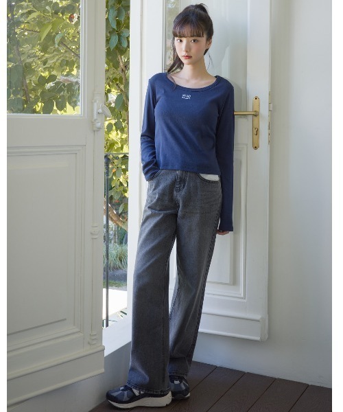 muahmuah(ムーアムーア)の「A'GEM/9 × .kom 『muah muah/ムーアムーア』 STITCH LOGO ROUND LONG SLEEVE/ラウンドネック ステッチ長袖Tシャツ(Tシャツ/カットソー・レディース・ネイビー/ホワイト/チャコールグレー/ブラック・FREE)」の6枚目の写真