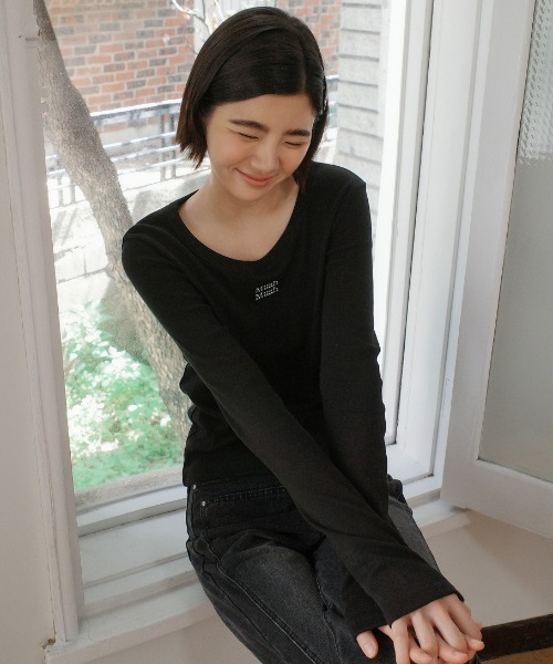 muahmuah(ムーアムーア)の「A'GEM/9 × .kom 『muah muah/ムーアムーア』 STITCH LOGO ROUND LONG SLEEVE/ラウンドネック ステッチ長袖Tシャツ(Tシャツ/カットソー・レディース・ネイビー/ホワイト/チャコールグレー/ブラック・FREE)」の19枚目の写真