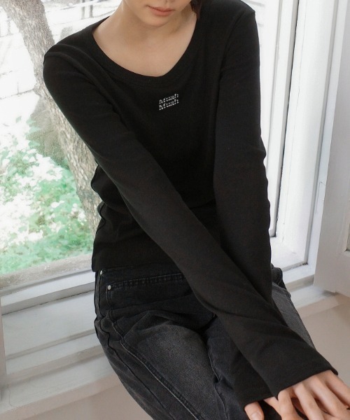 muahmuah(ムーアムーア)の「A'GEM/9 × .kom 『muah muah/ムーアムーア』 STITCH LOGO ROUND LONG SLEEVE/ラウンドネック ステッチ長袖Tシャツ(Tシャツ/カットソー・レディース・ネイビー/ホワイト/チャコールグレー/ブラック・FREE)」の18枚目の写真