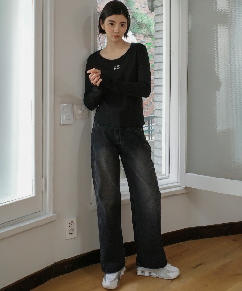 muahmuah(ムーアムーア)の「A'GEM/9 × .kom 『muah muah/ムーアムーア』 STITCH LOGO ROUND LONG SLEEVE/ラウンドネック ステッチ長袖Tシャツ(Tシャツ/カットソー・レディース・ネイビー/ホワイト/チャコールグレー/ブラック・FREE)」の21枚目の写真