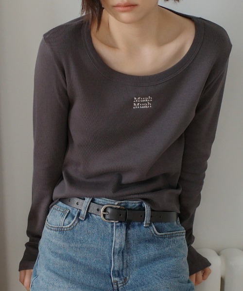 muahmuah(ムーアムーア)の「A'GEM/9 × .kom 『muah muah/ムーアムーア』 STITCH LOGO ROUND LONG SLEEVE/ラウンドネック ステッチ長袖Tシャツ(Tシャツ/カットソー・レディース・ネイビー/ホワイト/チャコールグレー/ブラック・FREE)」の22枚目の写真