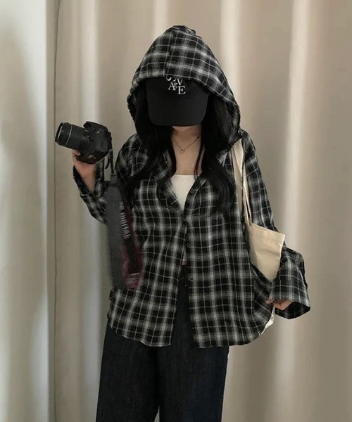 VIBGYOR(ヴィブジョー)の「【LAMPOON】オーバーサイズチェックシャツパーカー(パーカー・レディース・ブルー/グレー/ブラック・FREE)」の1枚目の写真