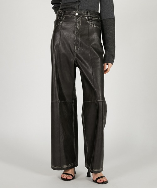 PRANK PROJECT（プランクプロジェクト）の「シンセティックレザープレスパンツ / Synthetic Leather Press Pants（その他パンツ・レディース・ベージュ/ダークブラック/ブラック・36/38）」の2枚目の写真