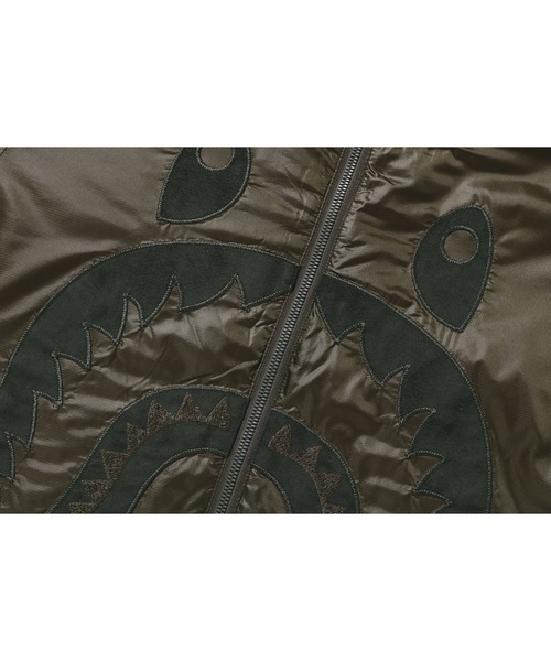 A BATHING APE(アベイシングエイプ)の「SHARK PATCH PADDED HOODIE JACKET(ナイロンジャケット・キッズ・ブラック・150/160)」の5枚目の写真