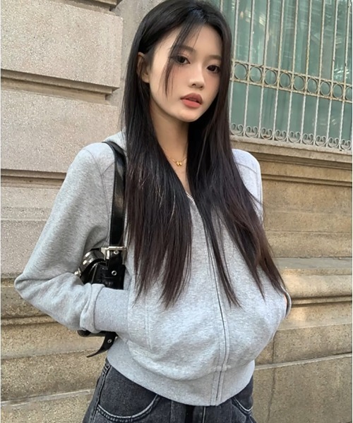 gossip!ロサンゼルス(ゴシップロサンゼルス)の「着回し力バツグン! 万能ショートジップパーカー フルジップ Y2K(パーカー・レディース・グレー/オフホワイト・FREE)」の5枚目の写真