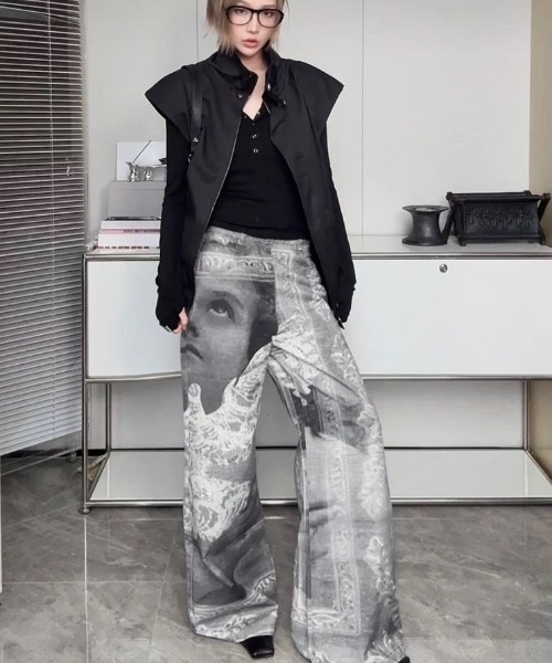 Sibra（シブラ）の「デジタルプリント ワイドデニムパンツ（デニムパンツ・レディース・グレー・M）」の5枚目の写真