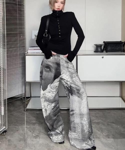Sibra（シブラ）の「デジタルプリント ワイドデニムパンツ（デニムパンツ・レディース・グレー・M）」の3枚目の写真