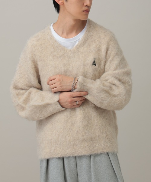 ALAND（エーランド）の「【UNISEX】ALAND／AロゴシャギーVネックプルオーバー（ニット/セーター・レディース・ライトベージュ/レッド/チャコール/ライトグレー・SMALL/LARGE）」の10枚目の写真