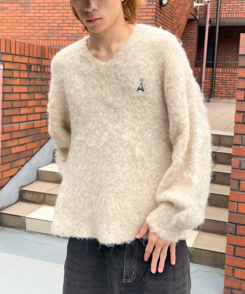 ALAND（エーランド）の「【UNISEX】ALAND／AロゴシャギーVネックプルオーバー（ニット/セーター・レディース・ライトベージュ/レッド/チャコール/ライトグレー・SMALL/LARGE）」の9枚目の写真