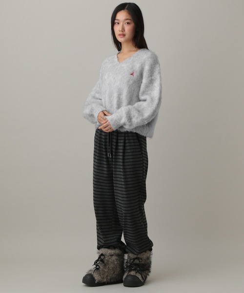 ALAND（エーランド）の「【UNISEX】ALAND／AロゴシャギーVネックプルオーバー（ニット/セーター・レディース・ライトベージュ/レッド/チャコール/ライトグレー・SMALL/LARGE）」の11枚目の写真