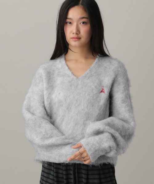 ALAND（エーランド）の「【UNISEX】ALAND／AロゴシャギーVネックプルオーバー（ニット/セーター・レディース・ライトベージュ/レッド/チャコール/ライトグレー・SMALL/LARGE）」の13枚目の写真