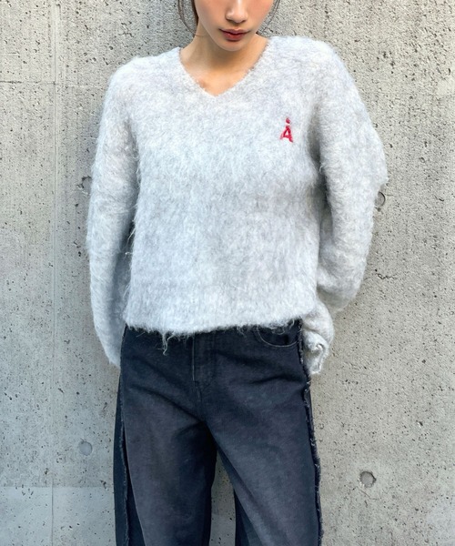 ALAND（エーランド）の「【UNISEX】ALAND／AロゴシャギーVネックプルオーバー（ニット/セーター・レディース・ライトベージュ/レッド/チャコール/ライトグレー・SMALL/LARGE）」の19枚目の写真