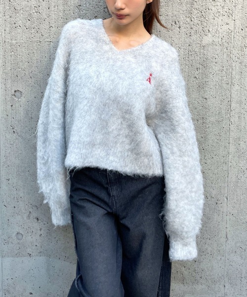 ALAND（エーランド）の「【UNISEX】ALAND／AロゴシャギーVネックプルオーバー（ニット/セーター・レディース・ライトベージュ/レッド/チャコール/ライトグレー・SMALL/LARGE）」の18枚目の写真