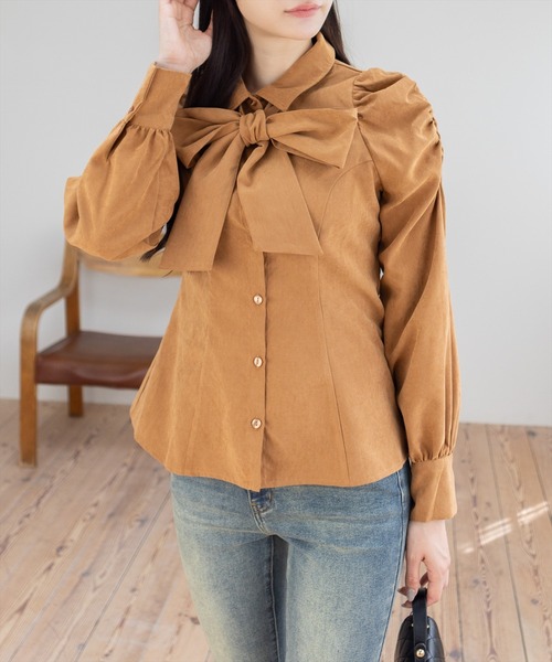 clear（クリア）の「ピーチリボンタックシャツ[大人 カジュアル フェミニン ガーリー]≪AW新作≫（シャツ/ブラウス・レディース・ブラウン/ベージュ/キャメル・F）」の3枚目の写真