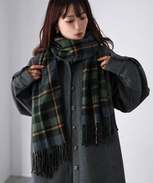 Riberry（リベリー）の「【静電気防止】チェック柄大判マフラー（マフラー・レディース・グリーン/レッド・FREE）」の3枚目の写真