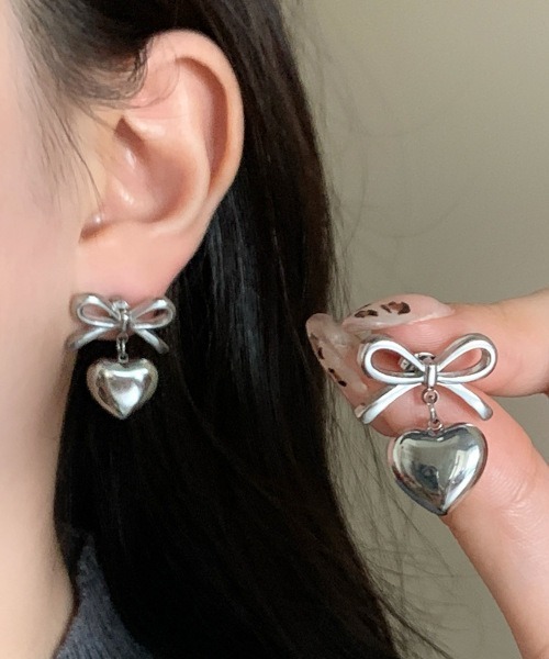 MASHIRO(マシロ)の「リボンハートドロップペアピアス(MA/EK388)(ピアス(両耳用)・レディース・シルバー/ゴールド・FREE)」の3枚目の写真