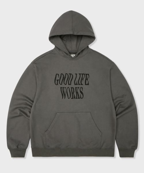 GLW(ジーエルダブリュ)の「オーバーサイズランダウンロゴフードチャコール(パーカー・レディース・その他・SMALL/MEDIUM/LARGE)」の1枚目の写真