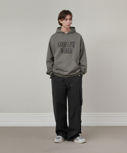 GLW(ジーエルダブリュ)の「オーバーサイズランダウンロゴフードチャコール(パーカー・レディース・その他・SMALL/MEDIUM/LARGE)」の6枚目の写真