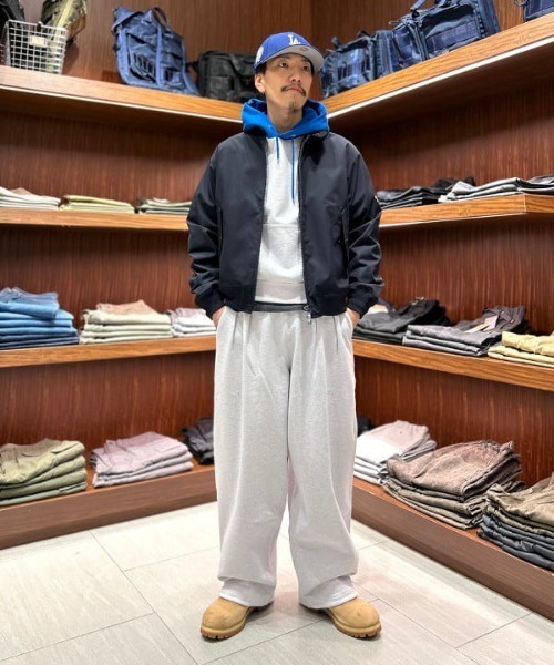 BEAMS(ビームス)の「【ワイドショートフィット】カラーブロック フーディ(パーカー・メンズ・ブラック/ブラック系その他・S/M/L/XL)」の13枚目の写真