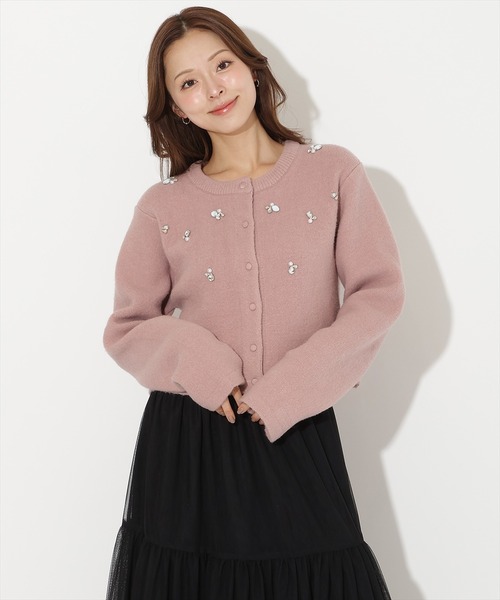AND COUTURE(アンドクチュール)の「ビジュー付きニットカーディガン(カーディガン/ボレロ・レディース・ライトグレー/ピンク/ホワイト/チャコールグレー・FREE)」の4枚目の写真