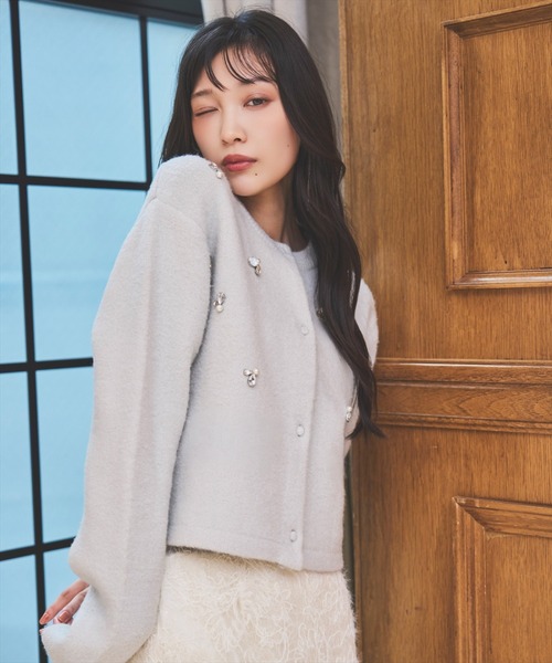 AND COUTURE(アンドクチュール)の「ビジュー付きニットカーディガン(カーディガン/ボレロ・レディース・ライトグレー/ピンク/ホワイト/チャコールグレー・FREE)」の20枚目の写真
