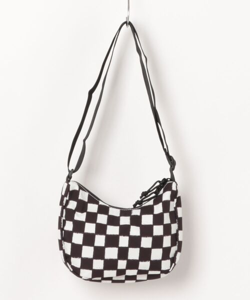 VANS（バンズ）の「RIROO RABBIT ショルダーバッグ / RABBIT CHECK HOBO BAG MARSH BL VN000QF8FBA1（ショルダーバッグ・メンズ・ブラック×ホワイト・ONE SIZE）」の4枚目の写真