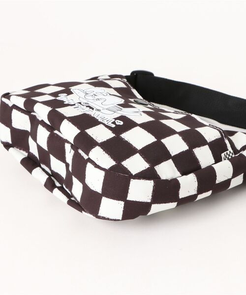 VANS（バンズ）の「RIROO RABBIT ショルダーバッグ / RABBIT CHECK HOBO BAG MARSH BL VN000QF8FBA1（ショルダーバッグ・メンズ・ブラック×ホワイト・ONE SIZE）」の5枚目の写真