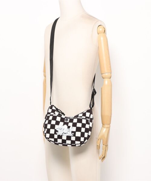 VANS（バンズ）の「RIROO RABBIT ショルダーバッグ / RABBIT CHECK HOBO BAG MARSH BL VN000QF8FBA1（ショルダーバッグ・メンズ・ブラック×ホワイト・ONE SIZE）」の8枚目の写真