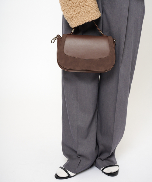 B.C STOCK（ベーセーストック）の「スエード調切り替えバッグ（ショルダーバッグ・レディース・ブラウン/ブラック・FREE）」の2枚目の写真