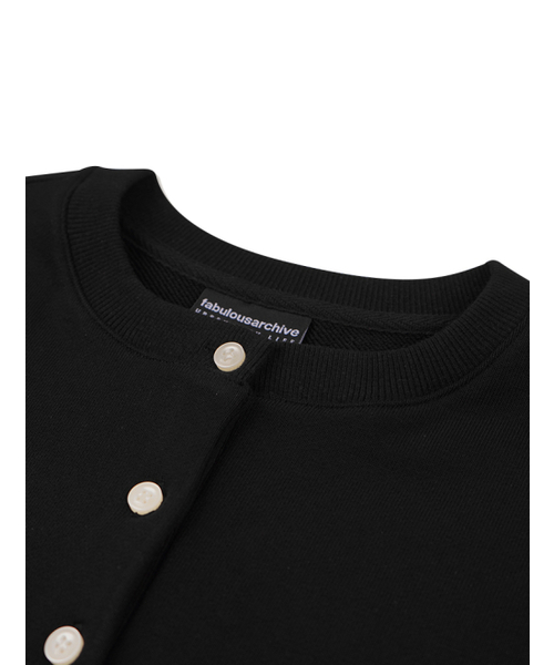 FABULOUS ARCHIVE(ファビュラスアーカイブ)の「ウィメンズクロップクラシックロゴエンボス刺繍ヘビーテリーヘンリーネックブラック(FCD3TS708W)(スウェット・レディース・ブラック・FREE)」の3枚目の写真