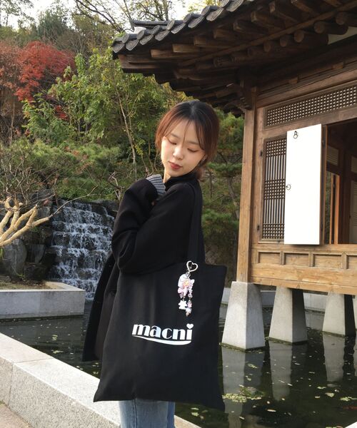 MACNI(マクニ)の「SIGNATURE LOGO ECO BAG BLACK(エコバッグ/サブバッグ・レディース・その他・FREE)」の4枚目の写真
