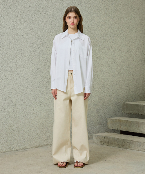 ARI(アリ)の「BRIGHT OVERSIZED SHIRT / WHITE(シャツ/ブラウス・レディース・ホワイト・FREE)」の2枚目の写真