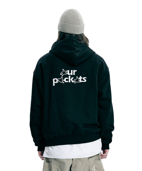 OURPOCKETS（アワーポケッツ）の「アワーポケットシグネチャーロゴスウェットフーディー（ブラック）（パーカー・レディース・ブラック・MEDIUM/X-LARGE）」の3枚目の写真